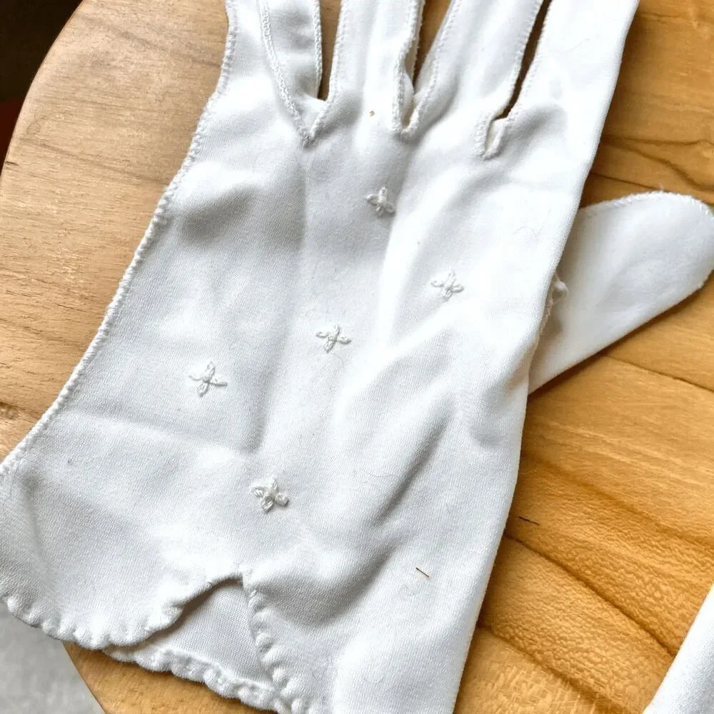 Vintage 1960s White Cotton Gloves with White Embroidered Flower Details Wrist Le